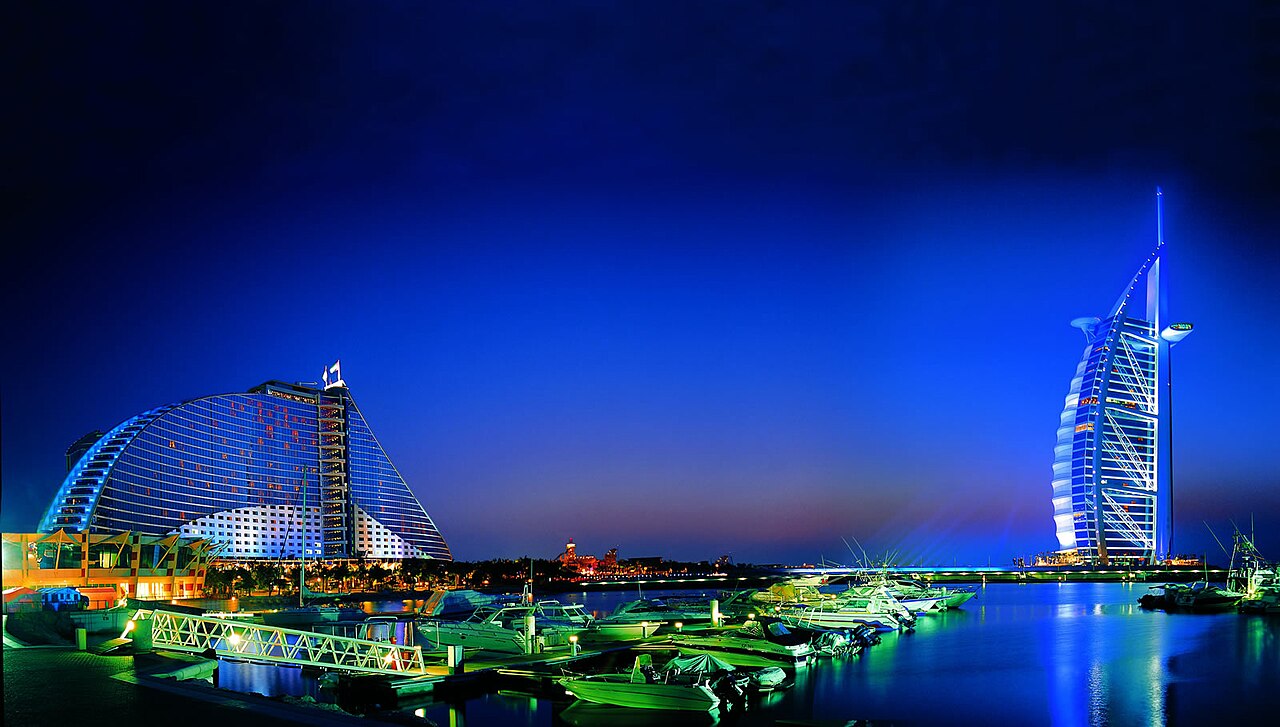 O Lounge Jumeirah Beach Hotel beachfront with Burj Al Arab view at sunset — photo 2